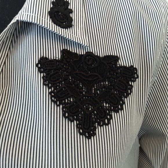 Las olas black and white striped 3/4 sleeve blouse with lace trim hem - Picture 6 of 12